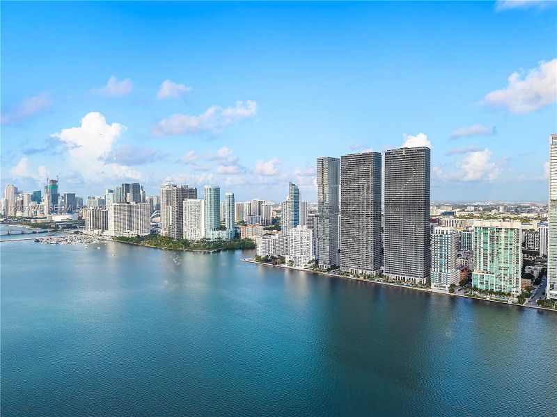 Condo located in Miami, FL showcasing its design and architecture (Image 3).