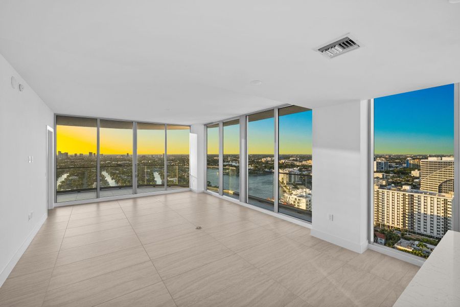 Spacious, unfurnished interior of a new home in Selene Oceanfront Residences, Fort Lauderdale (Image 19).