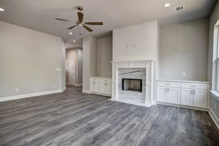 Spacious, unfurnished interior of a new home in , Bastrop (Image 21).