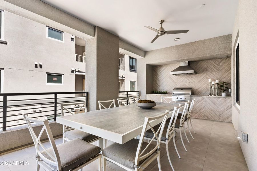 TheLuxeValentino5mb-00465