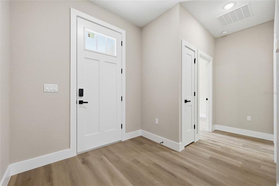 Spacious, unfurnished interior of a new home in , Summerfield (Image 14).