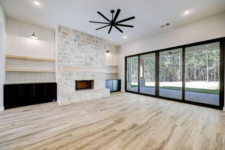 THE PICTURE SHOWN IS NOT THE ACTUAL HOME. TRINITY SIGNATUE HOMES IS BUILDING A SIMILAR FLOOR PLAN. THE PICTURE SHOWN IS NOT THE ACTUAL HOME. TRINITY SIGNATUE HOMES IS BUILDING A SIMILAR FLOOR PLAN.