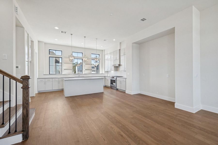 Spacious, unfurnished interior of a new home in Spring Valley Creek, Houston (Image 23).