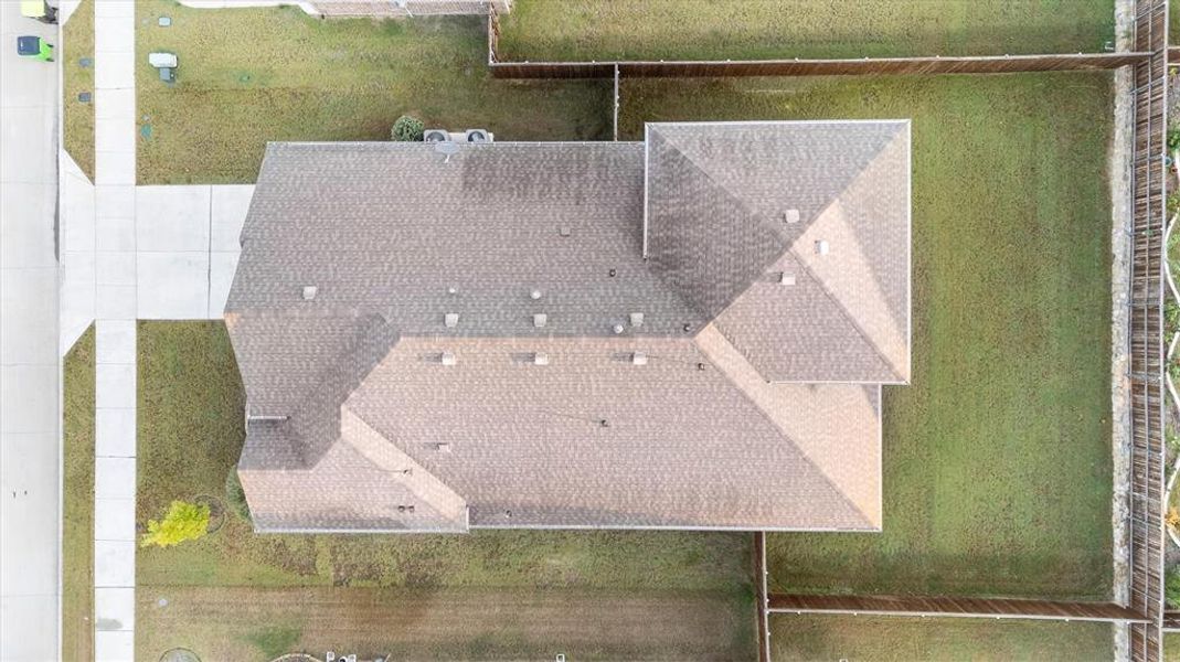 Image 33 of a home in . Image 33 of a home in .