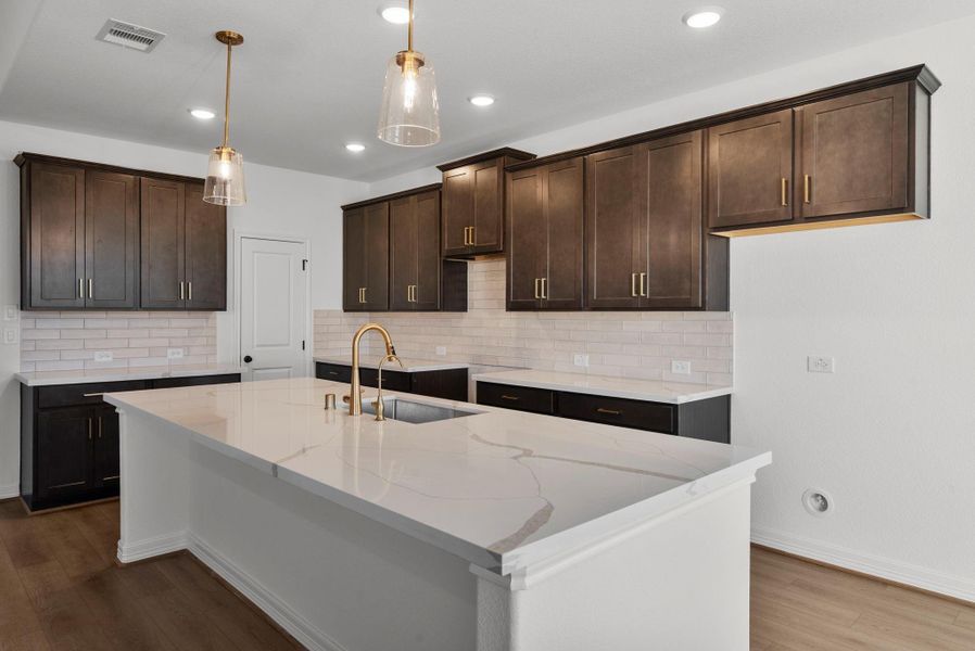 Large island with pendant lighting