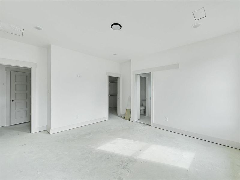 Spacious, unfurnished interior of a new home in , Sherman (Image 19).