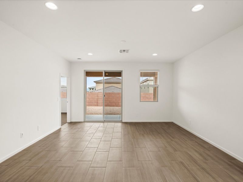 Spacious, unfurnished interior of a new home in Hanson Ridge, Vail (Image 9).