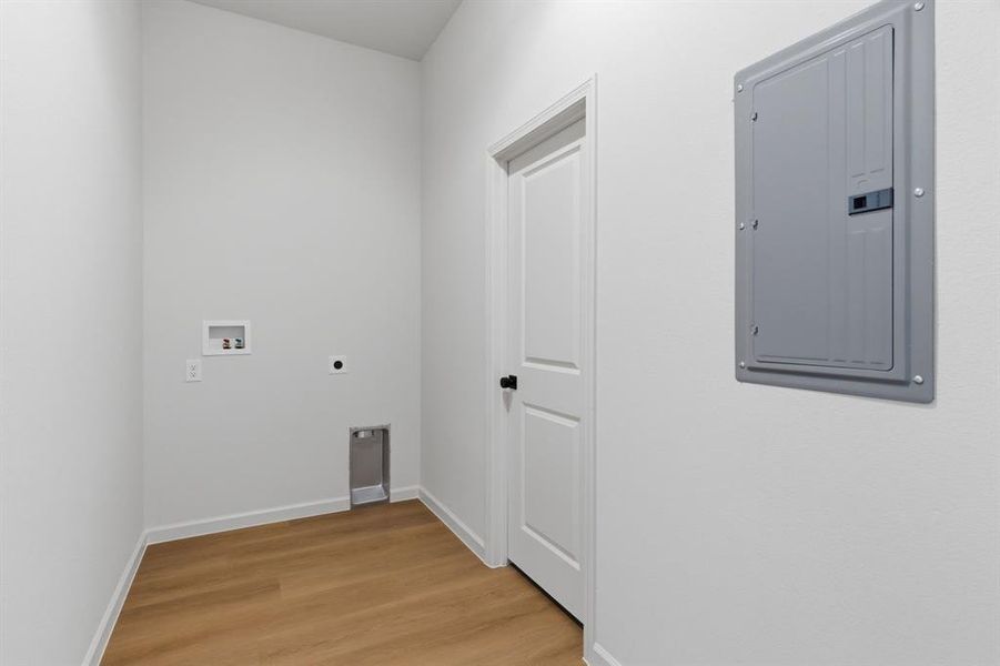 Spacious, unfurnished interior of a new home in , Granbury (Image 33).