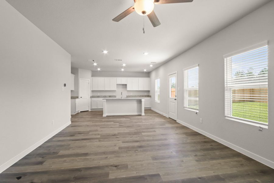 Spacious, unfurnished interior of a new home in Crockett Meadows, Conroe (Image 12).