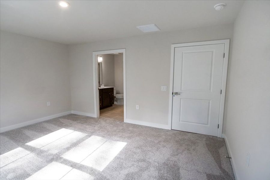 Spacious, unfurnished interior of a new home in Arden Woods Villas, Greenville (Image 12).