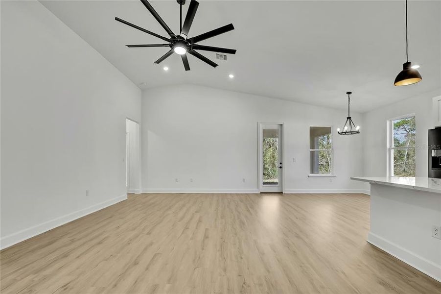 Spacious, unfurnished interior of a new home in , Weeki Wachee (Image 37).