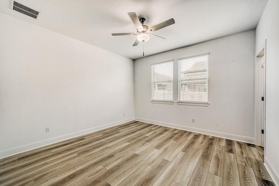 Spacious, unfurnished interior of a new home in Lariat, Liberty Hill (Image 7).