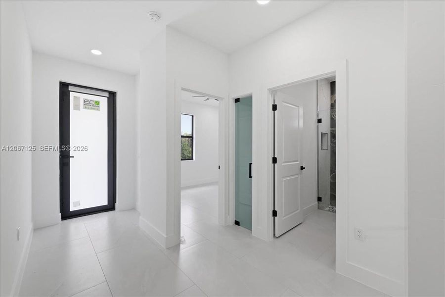 Spacious, unfurnished interior of a new home in , Lehigh Acres (Image 31).