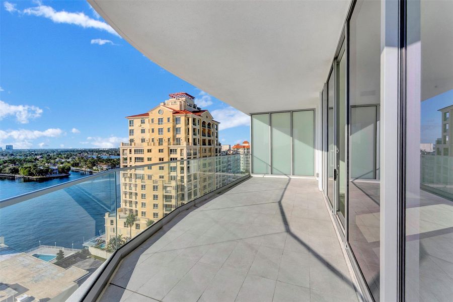 Condo located in Fort Lauderdale, FL showcasing its design and architecture (Image 32).