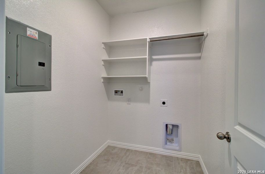 Spacious, unfurnished interior of a new home in Sunflower Ridge, New Braunfels (Image 22).