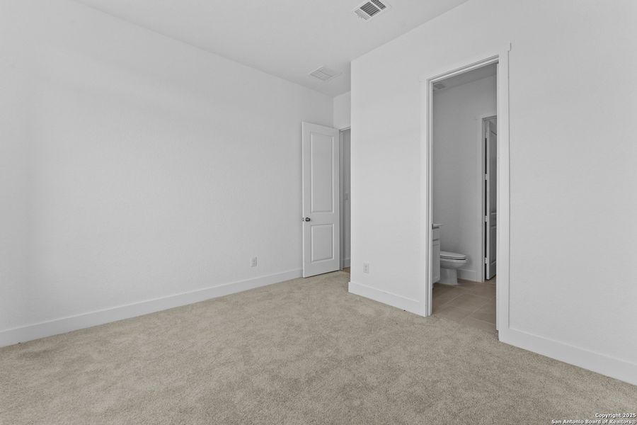 Spacious, unfurnished interior of a new home in , New Braunfels (Image 9).