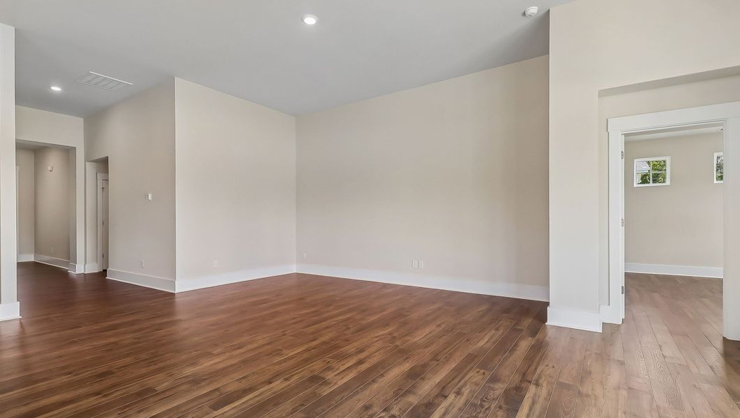 Spacious, unfurnished interior of a new home in Livingston Woods, Irmo (Image 8).