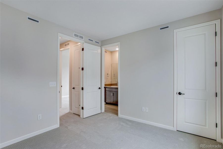 Spacious, unfurnished interior of a new home in Sugar Mill Village, Longmont (Image 31). Spacious, unfurnished interior of a new home in Sugar Mill Village, Longmont (Image 31).