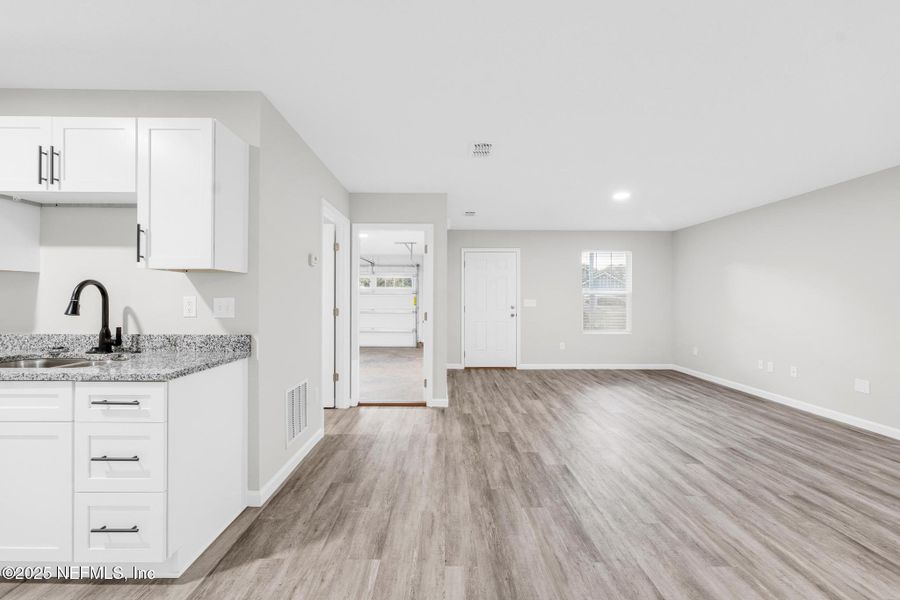 Spacious, unfurnished interior of a new home in , Jacksonville (Image 23).