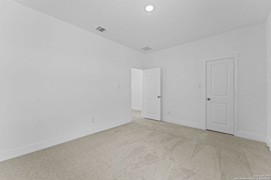 Spacious, unfurnished interior of a new home in , New Braunfels (Image 31).