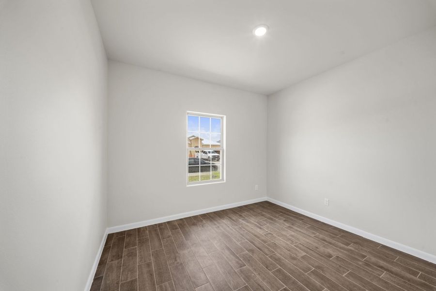 Spacious, unfurnished interior of a new home in Paloma Ranch, Harlingen (Image 20).