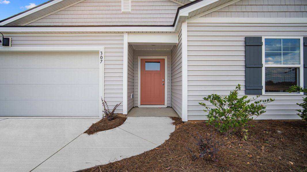 Exterior details and patio area of a home in Holly Oaks, Statesboro (Image 3).