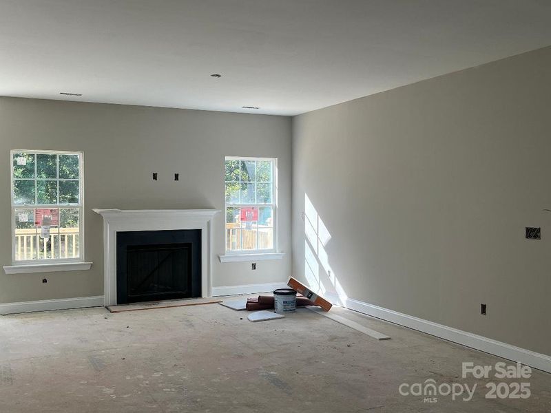 Open Floor Plan w/Fireplace Open Floor Plan w/Fireplace