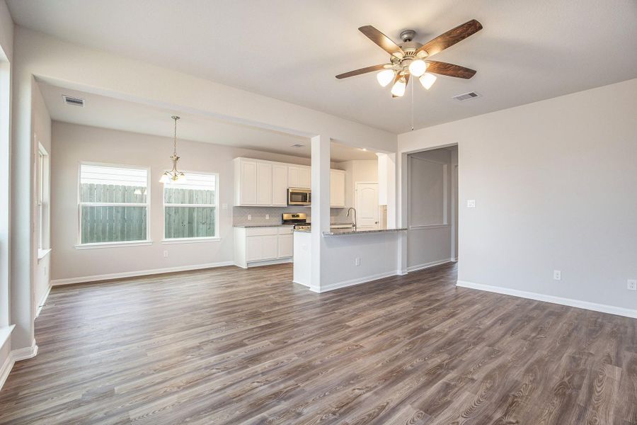 Spacious, unfurnished interior of a new home in Grand Oaks Reserve, Cleveland (Image 21).