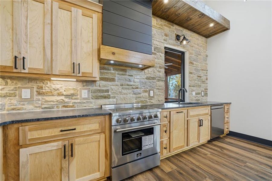 Furnished interior view inside a new home in , Jasper (Image 11).