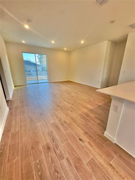 Spacious, unfurnished interior of a new home in Marion Oaks, Ocala (Image 10).