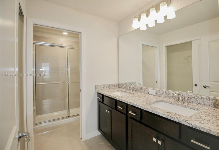 Furnished interior view inside a new home in , Clermont (Image 23).