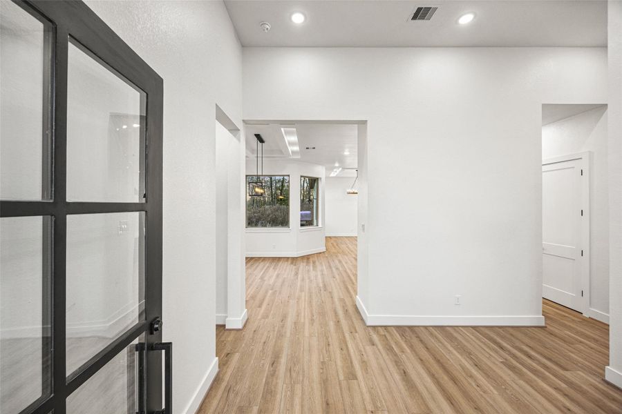 Spacious, unfurnished interior of a new home in , Dayton (Image 24).