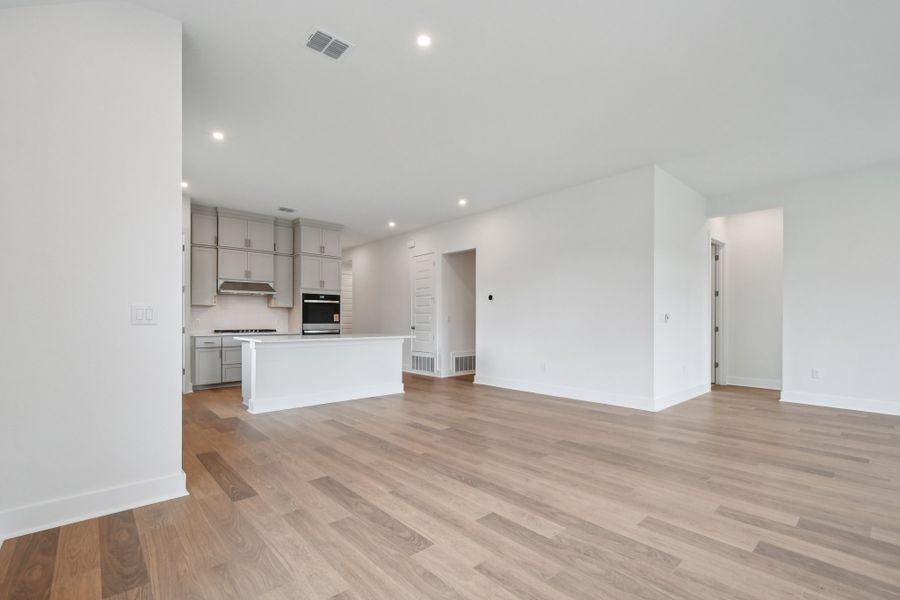 Spacious, unfurnished interior of a new home in Persimmon, Buda (Image 19). Spacious, unfurnished interior of a new home in Persimmon, Buda (Image 19).