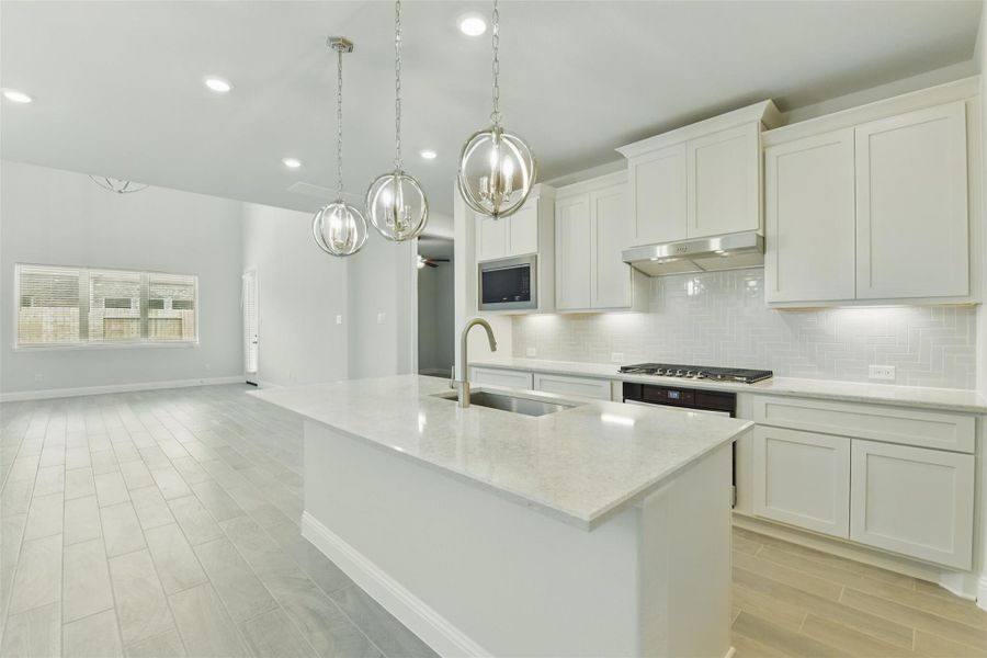 Furnished interior view inside a new home in Evergreen 40', Conroe (Image 6).