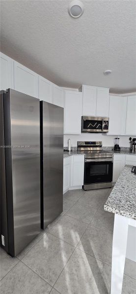 Furnished interior view inside a new home in Hammock Reserve, Haines City (Image 9).