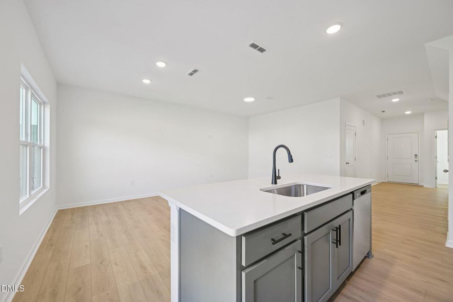 15-web-or-mls-Flagstone Way-S2410-015