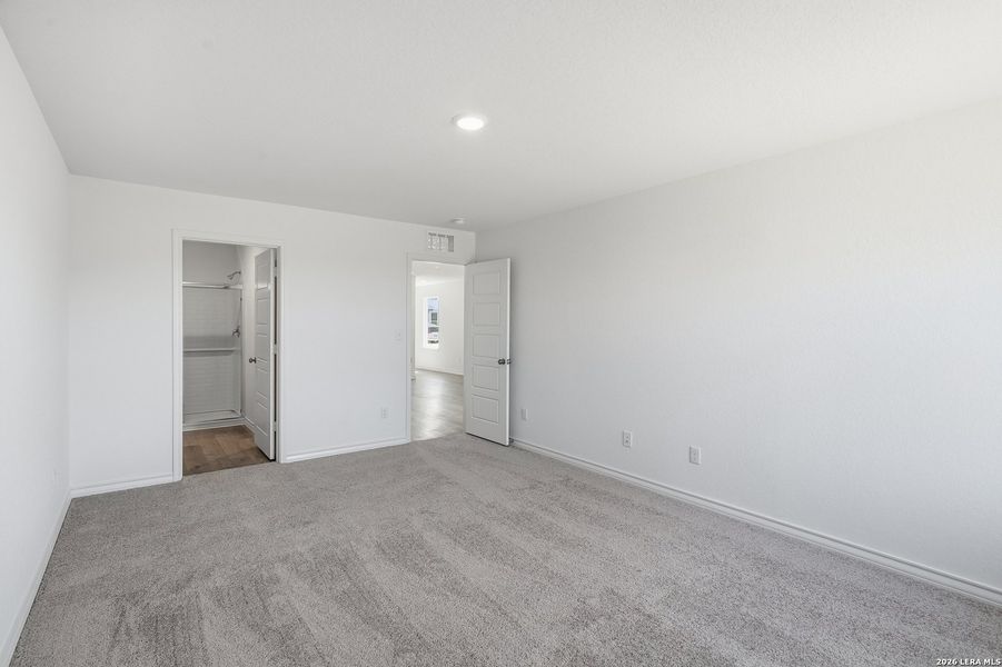 Spacious, unfurnished interior of a new home in Vista Real, Converse (Image 39).