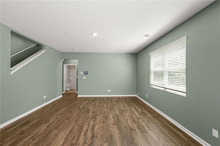 Spacious, unfurnished interior of a new home in , Dallas (Image 17).