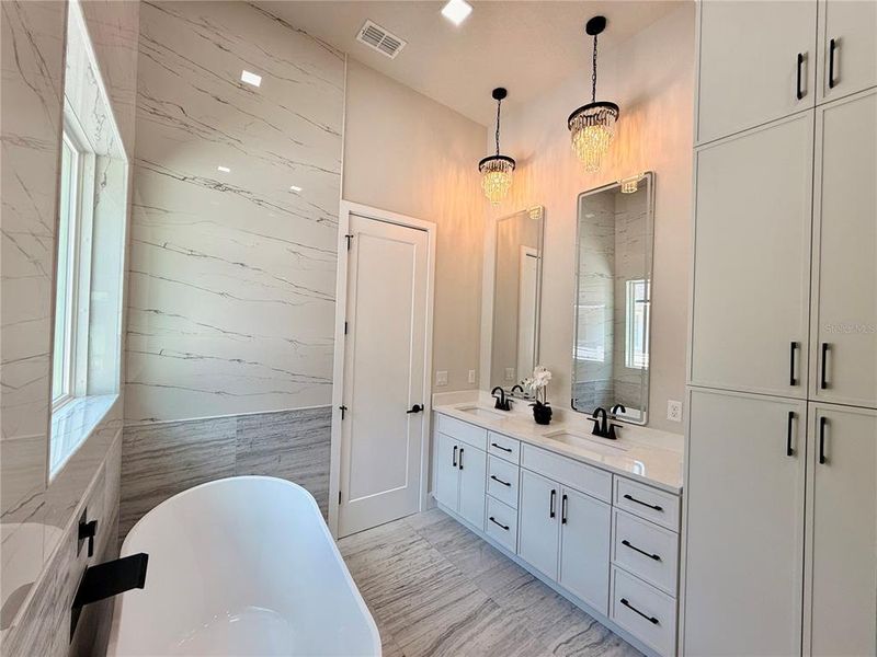 Furnished interior view inside a new home in , Orlando (Image 16).