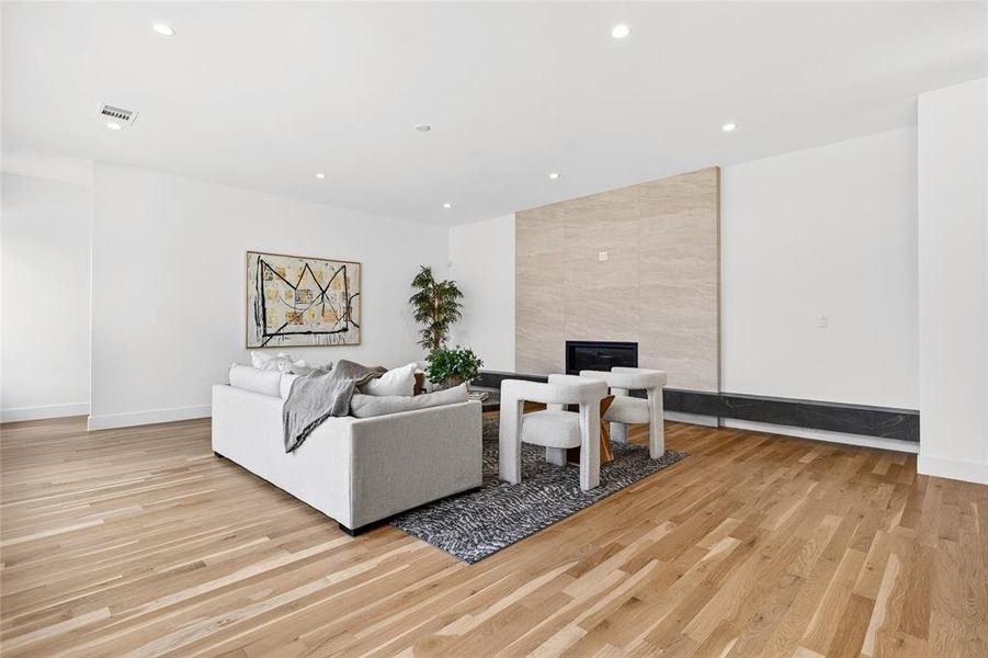 Furnished interior view inside a new home in , Dallas (Image 6).