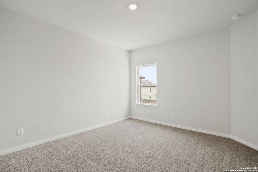 Spacious, unfurnished interior of a new home in Melissa Ranch, San Antonio (Image 21).