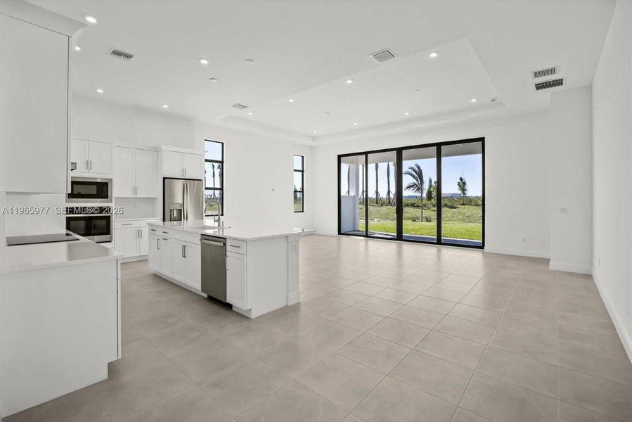 Spacious, unfurnished interior of a new home in , Port St. Lucie (Image 21).