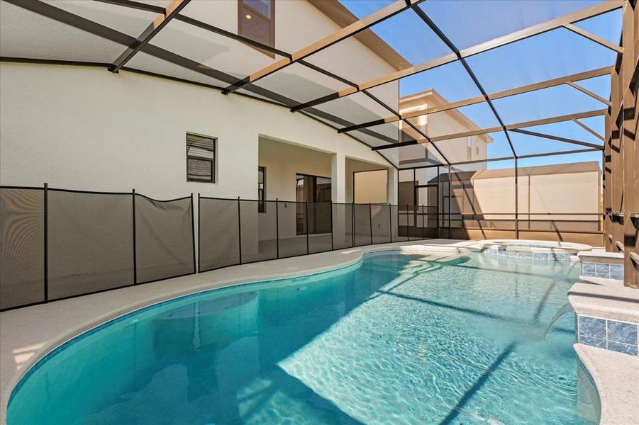 Exterior details and patio area of a home in , Orlando (Image 25).