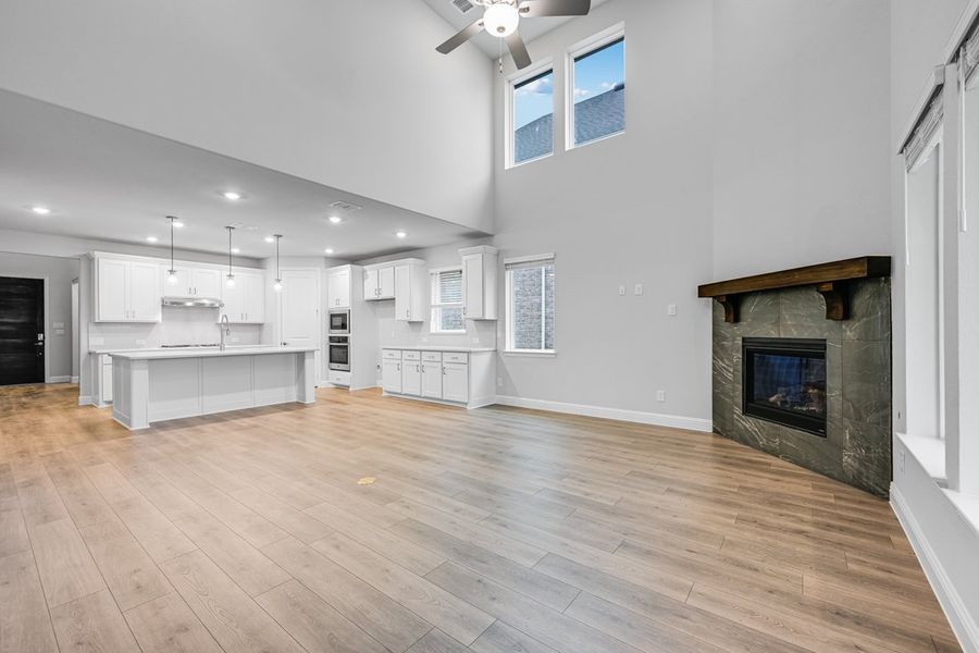 Spacious, unfurnished interior of a new home in Cross Creek Meadows 55s, Celina (Image 17).