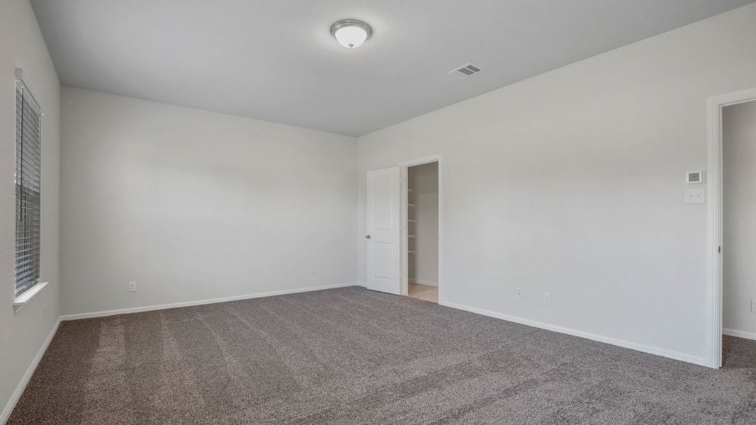 Representative unfurnished interior of a home built from the Ozark by D.R. Horton in Saratoga, Granbury (Image 24).