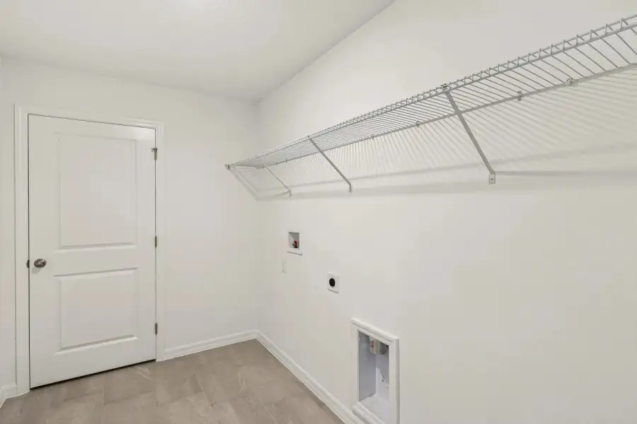 Spacious, unfurnished interior of a new home in Northlake at Ovation, Winter Garden (Image 31).