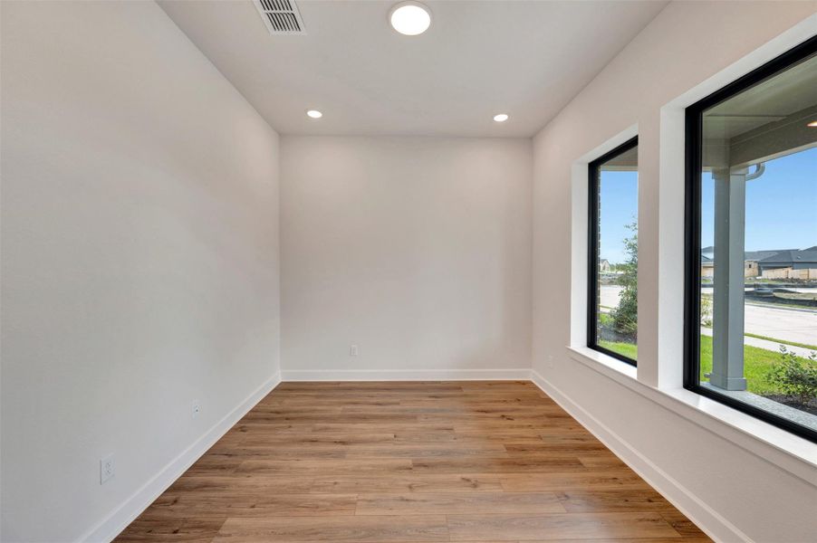 Spacious, unfurnished interior of a new home in Sienna - Landmark Row Collection, Missouri City (Image 14).
