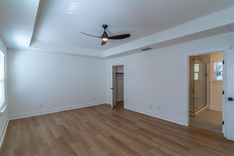 Spacious, unfurnished interior of a new home in , Orlando (Image 24).