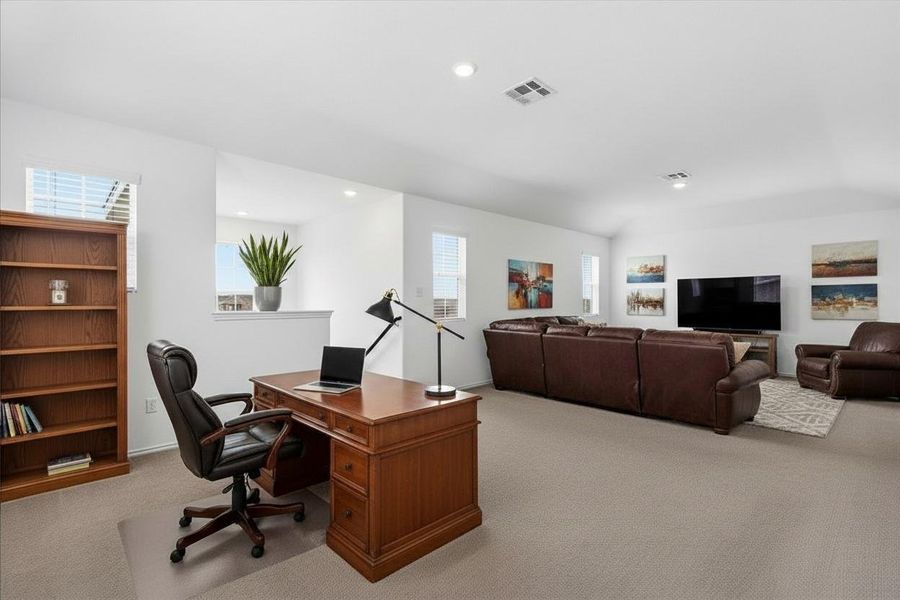 Upstairs flex space-Let your imagination go!Virtually staged Upstairs flex space-Let your imagination go!Virtually staged