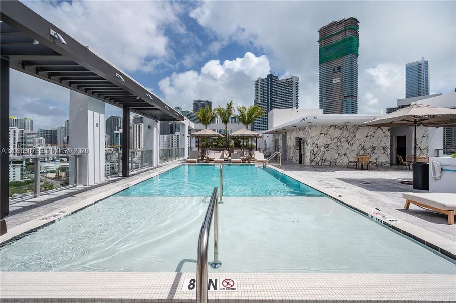 Condo located in Miami, FL showcasing its design and architecture (Image 4).
